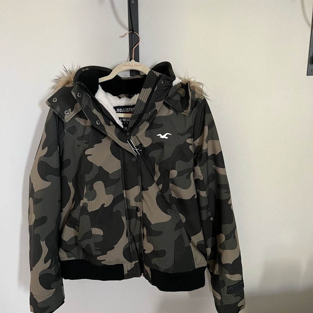 Camo jacket, lined, very warm, never worn